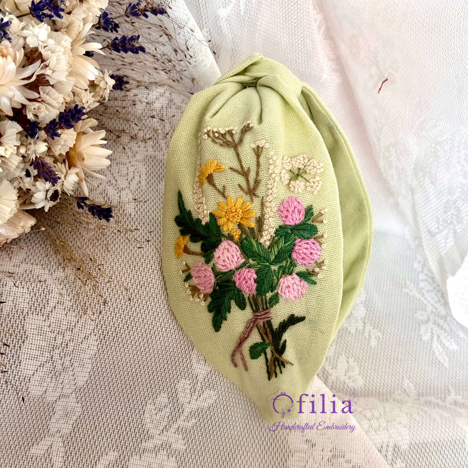 Käsinkirjailtu Puna-apila ja voikukka turbaanipanta – Ofilia Handmade